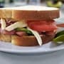 Onion Cheese Sandwich Recipe: जास्त कष्ट न करता नाश्त्यात बनवा कांदा चीज सँडविच, रेसिपी आहे सोपी!