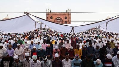 Jama Masjid Delhi : मुस्लिमांचा असा विश्वास आहे की, रमजान महिन्याच्या शेवटच्या दिवशी स्वर्गाचे दरवाजे खुले असतात आणि अल्लाह त्याच्या भक्तांच्या मनोकामना पूर्ण करतो.&nbsp;