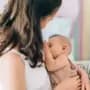 जुळ्या बाळांना स्तनपान करण्याची योग्य पद्धत