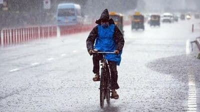Maharashtra Weather Update : मराठवाड्यात अद्यापही समाधानकारक पाऊस झालेला नाही. परंतु येत्या २४ ऑगस्ट पर्यंत मराठवाड्यातील औरंगाबाद, जालना, बीड, हिंगोली, नांदेड, लातूर आणि उस्मानाबाद या जिल्ह्यांमध्ये पावसाच्या सरी कोसळणार असल्याचा अंदाज आहे.