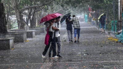 Maharashtra Weather Update : पुणे, सांगली, सोलापूर, कोल्हापूर, बुलढाणा, अकोला, वाशिम, नाशिक, नंदूरबार, धुळे, जळगाव आणि यवतमाळ जिल्ह्यांमध्ये पुढील दोन दिवसांत मध्यम ते मुसळधार पाऊस पडण्याचा अंदाज आयएमडीकडून वर्तवण्यात आला आहे.