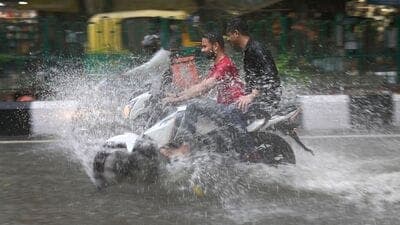 Mumbai Rain and Weather Update : पालघर आणि नवी मुंबईत येत्या २४ तासांत हलका ते मध्यम स्वरुपाचा पाऊस होणार असल्याचं आयएमडीकडून सांगण्यात आलं आहे.